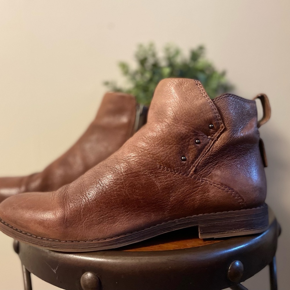 Franco Sarto brown leather almond toe ankle boots. 7.5. In great condition